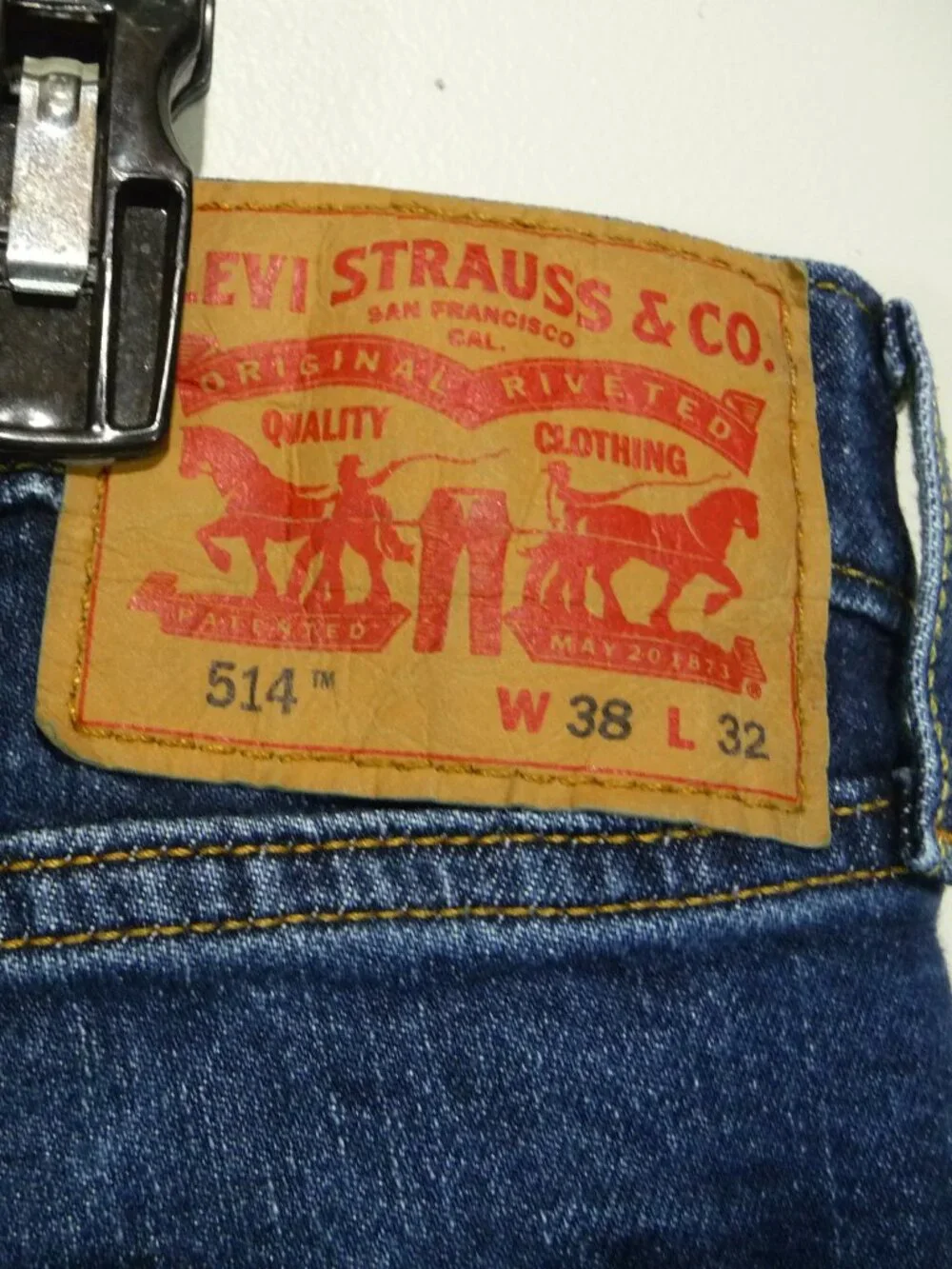 Levi's 514 Straight Fit Jeans 38x32 Medium Wash Denim